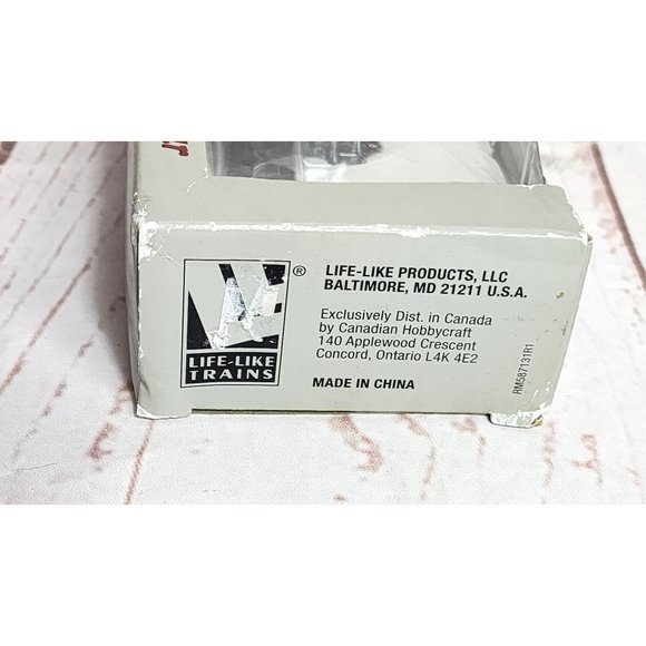 Life Like Trains Proto 2000 Series 8000 Gallon Riveted Tank Car Model Train - Picture 6 of 16